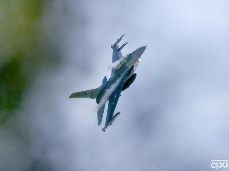 Старт навчання українських пілотів на F-16 затримується, США чекають від союзників програми тренувань – CNN