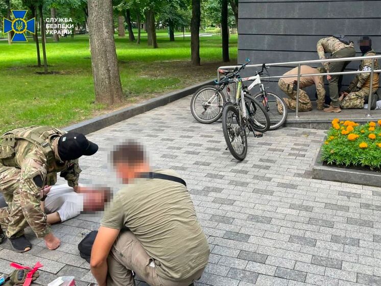 СБУ задержала двух жителей Харькова, подозреваемых в наведении российских ударов по городу. Им грозит до 12 лет тюрьмы