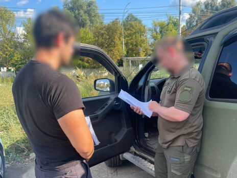 Екскомандиру військової частини висунули підозру в перевищенні повноважень. За даними ДБР, він відрядив до КМВА депутатів Київради