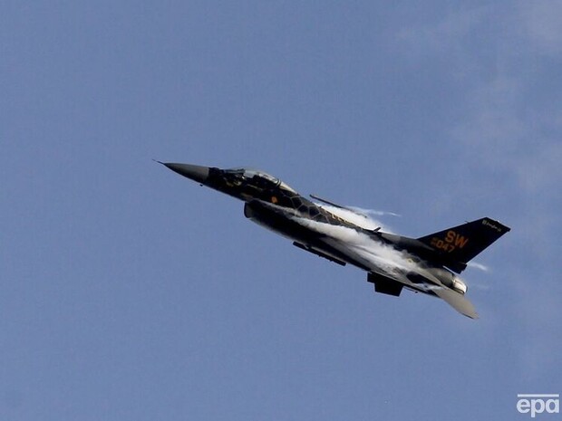Навчання українських льотчиків на F-16 розпочнеться цього місяця – Зеленський
