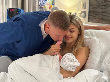 Український футболіст Зінченко вдруге став батьком і показав перше фото новонародженої доньки