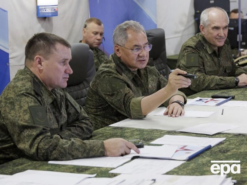 Міноборони РФ показало поїздку Шойгу начебто на передову в Україні. Там йому розповіли, що західна бронетехніка – погана. Відео