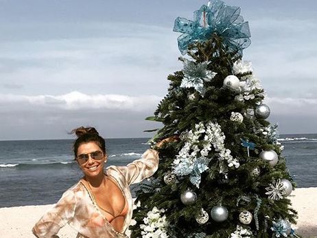 Лонгория показала фигуру в купальнике