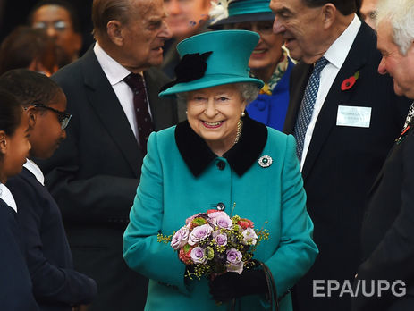 Прогуливавшуюся ночью по Букингемскому дворцу Елизавету II 