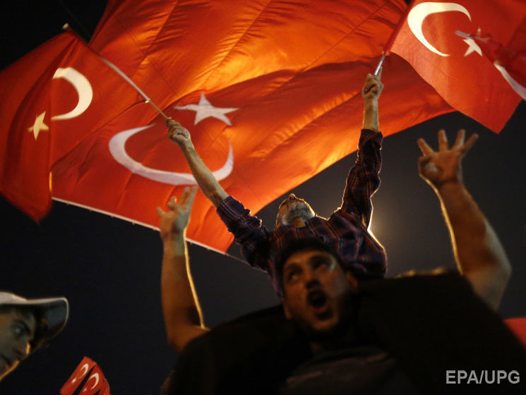 В Турции двух военных приговорили к пожизненному заключению по обвинению в попытке госпереворота