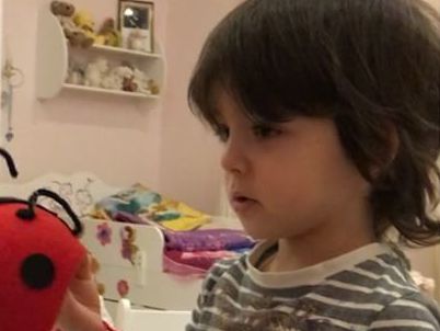 Сын Киркорова позировал в классическом костюме и блузе с жабо