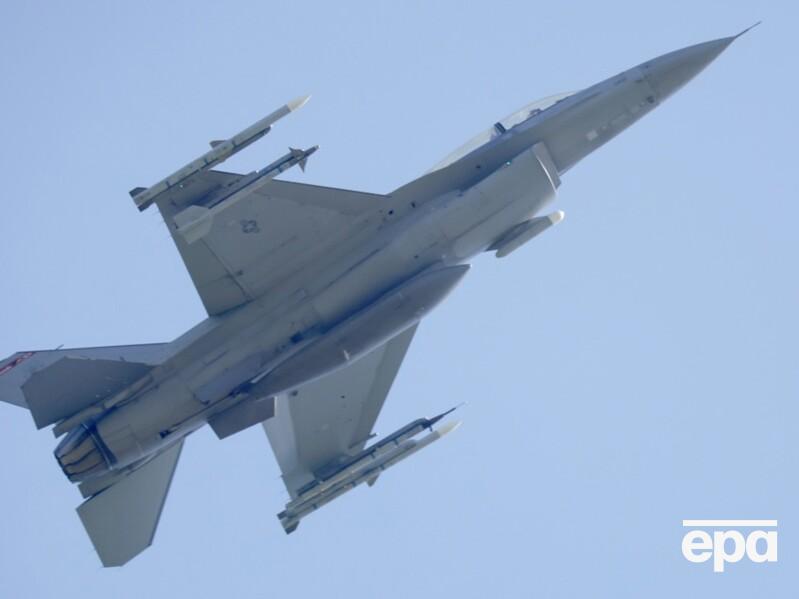 До навчання на винищувачах F-16 готові восьмеро українських пілотів – Politico