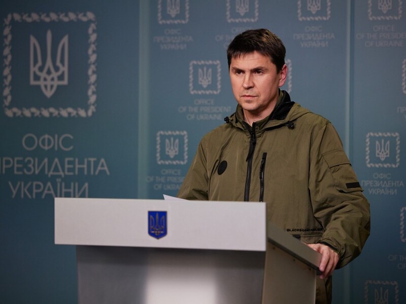 Песков заявил, что РФ хочет контролировать территории Украины,"записанные в ее конституции". Подоляк ответил: "Таких территорий нет"