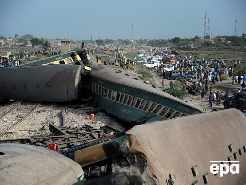 В Пакистане перевернулся поезд, погибли минимум 30 человек