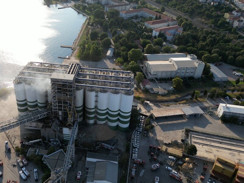 В турецком порту при загрузке зерна прогремел мощный взрыв. Видео