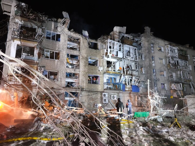 У Покровську завершили аварійно-рятувальні роботи у п'ятиповерховому житловому будинку, пошкодженому внаслідок ракетного удару РФ – ДСНС