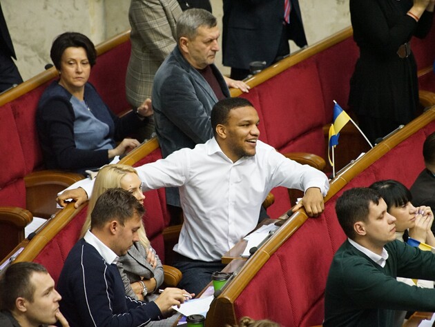 У мережі порівняли те, що відбувається в українському парламенті, із сюжетом детективу Агати Крісті 