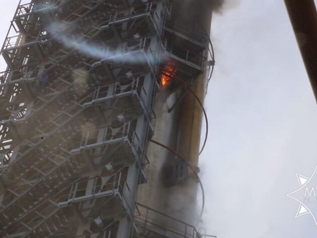 На Мозирському НПЗ у Білорусі сталася пожежа. СБУ попереджала, що РФ готує там теракт
