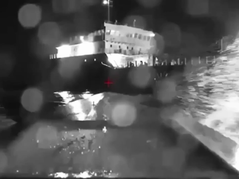 "У ватерлинии большая дыра". Появилось видео российского танкера SIG, атакованного морским дроном