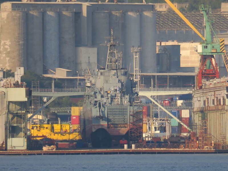 Появились снимки пробоины, которую получил в результате атаки дрона российский корабль "Оленегорский горняк"