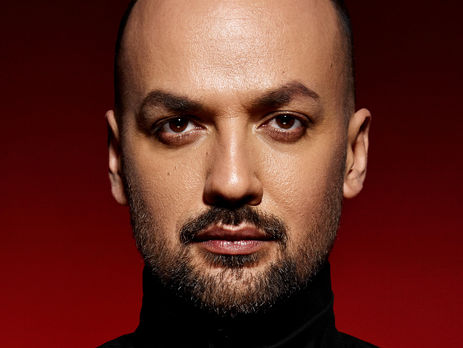 Креативным продюсером 