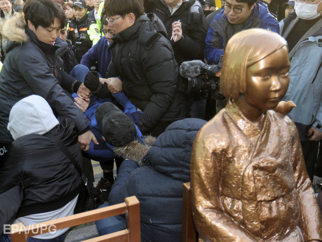 Япония отзывает своего посла из Южной Кореи из-за статуи