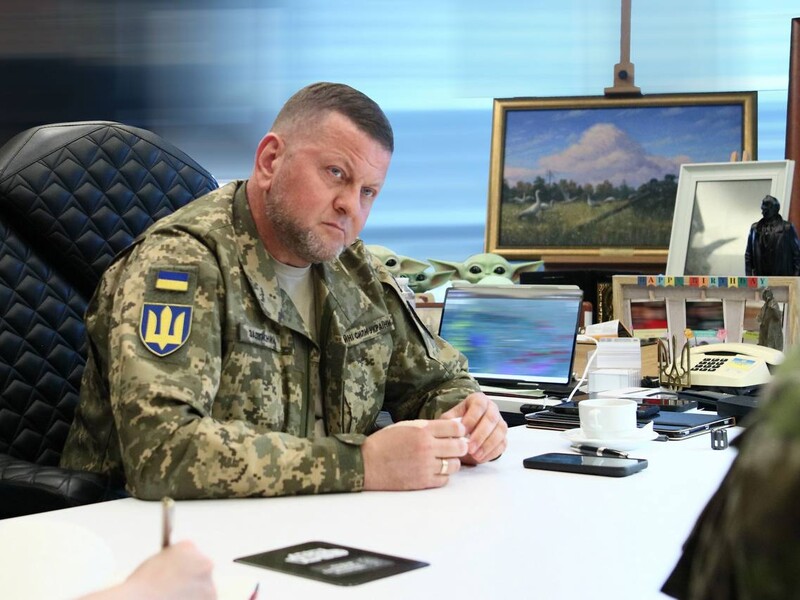 Залужний і начальник Генштабу ЗС Словаччини обговорили контрнаступ ЗСУ й навчання українських пілотів на F-16