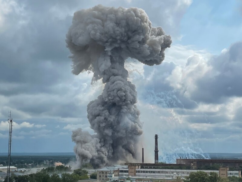 Взрыв в Подмосковье. Спутниковые снимки опровергли версию россиян о "складе пиротехники"