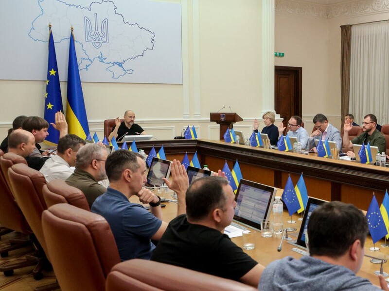 Кабмін України дозволив виїзд за кордон ще одній категорії громадян під час воєнного стану