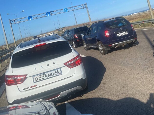 После взрывов на Крымском мосту образовалась большая пробка