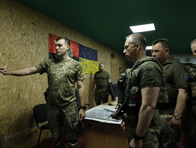 Сырский показал, как украинские военные уничтожили российский танк Т-80 в Клещиевке