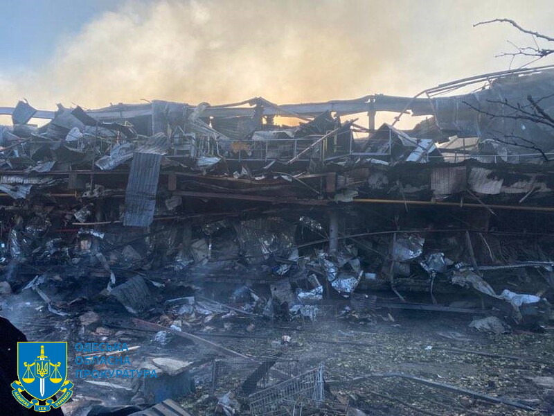 В Одессе после российской ночной атаки повреждены более 200 домов и семь учебных заведений, в том числе памятник архитектуры. Фото 