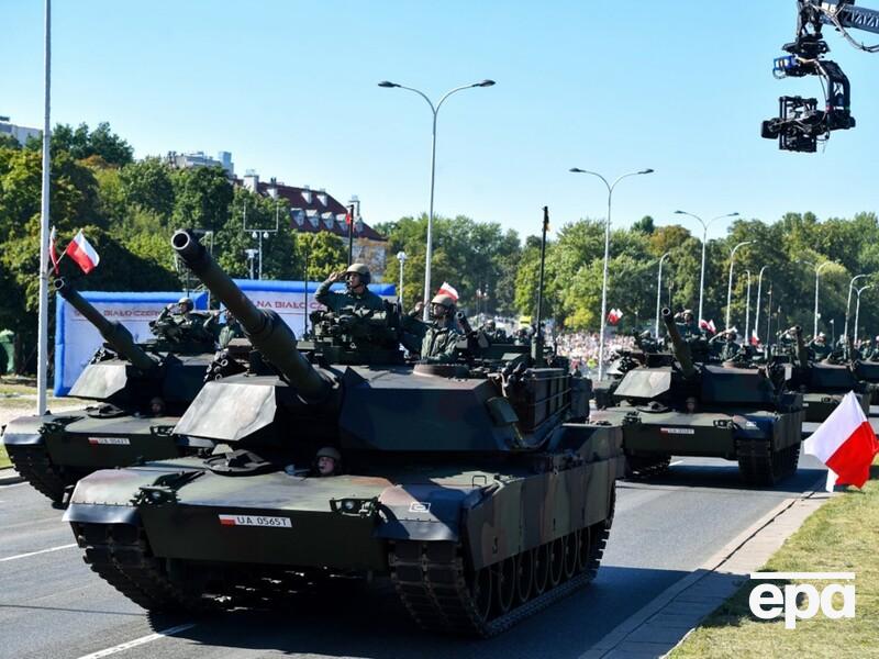 В Польше прошел самый крупный за 30 лет военный парад, в нем участвовали танки Abrams и Leopard. Фоторепортаж
