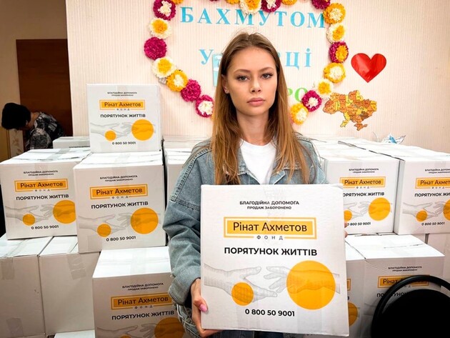Приблизно 35 тис. продуктових наборів від Фонду Ріната Ахметова отримали переселенці в гуманітарних штабах Донецької області по всій Україні