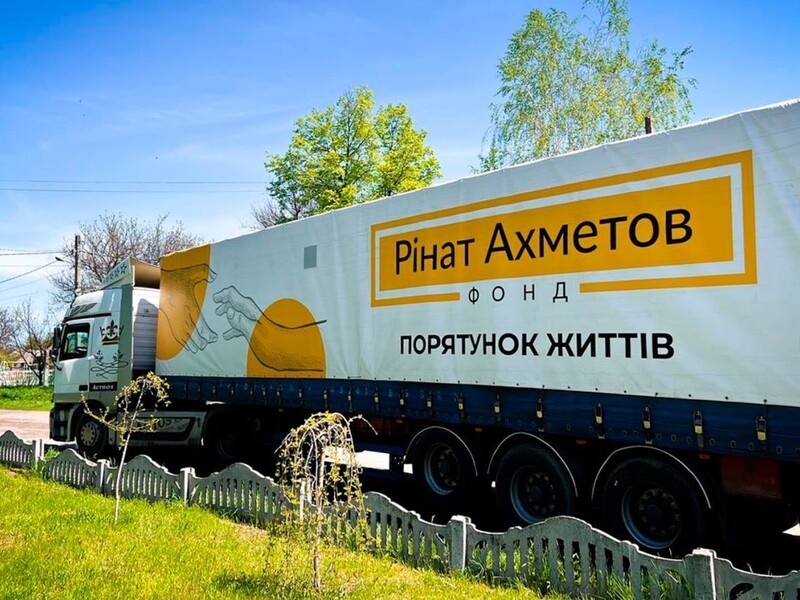 В Доброполье Донецкой области направляются четыре тысячи продуктовых наборов от Фонда Рината Ахметова 