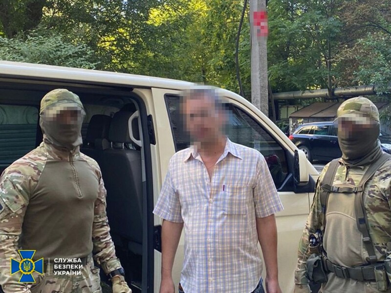 СБУ задержала в Днепре подозреваемого в сливе оккупантам информации о местах базирования штабов сил обороны. Ему грозит пожизненное заключение 