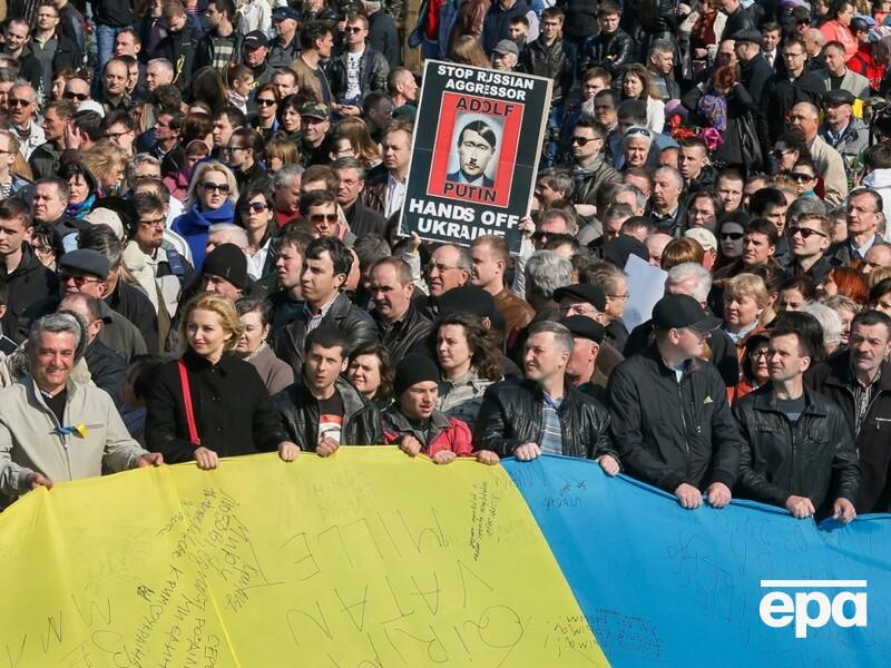 Посольство Росії у ПАР проілюструвало заяву про "спільні цінності" з Україною фотографією з московського маршу проти анексії Криму