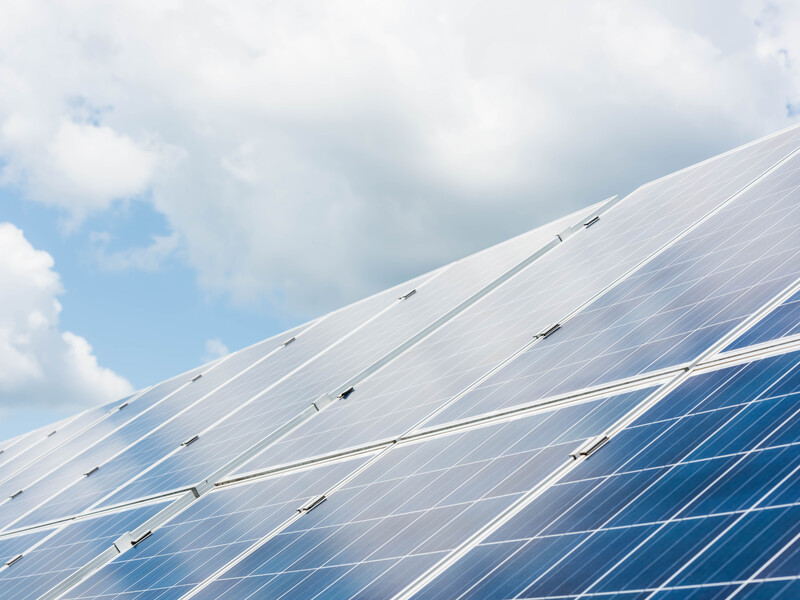 Сонячним станціям, які працюють на окупованій території й пов'язані із заступником глави ОП, держава платила за електроенергію за "зеленим" тарифом – Bihus.info