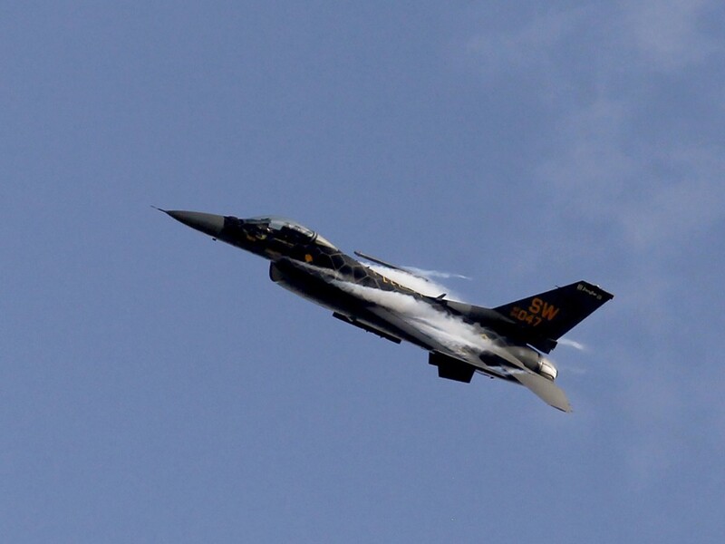 Резников заявил, что украинские пилоты уже начали обучение на F-16, и сообщил, когда Украина может рассчитывать на истребители