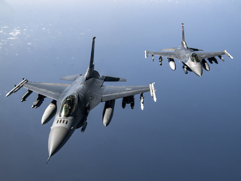 Прем'єрка Данії: Сподіваюся, ближче до Нового року перша група із шістьох F-16 вирушить в Україну