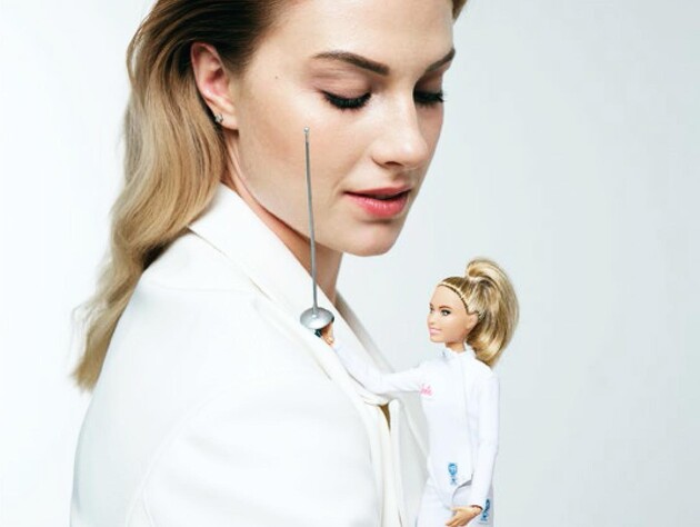 Харлан виставила на аукціон на підтримку ЗСУ персональну ляльку Барбі, яка є її копією