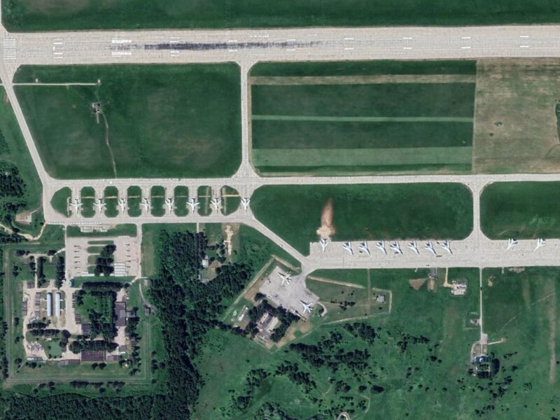 У РФ безпілотник упав на аеродром, пошкоджено літак – російські ЗМІ