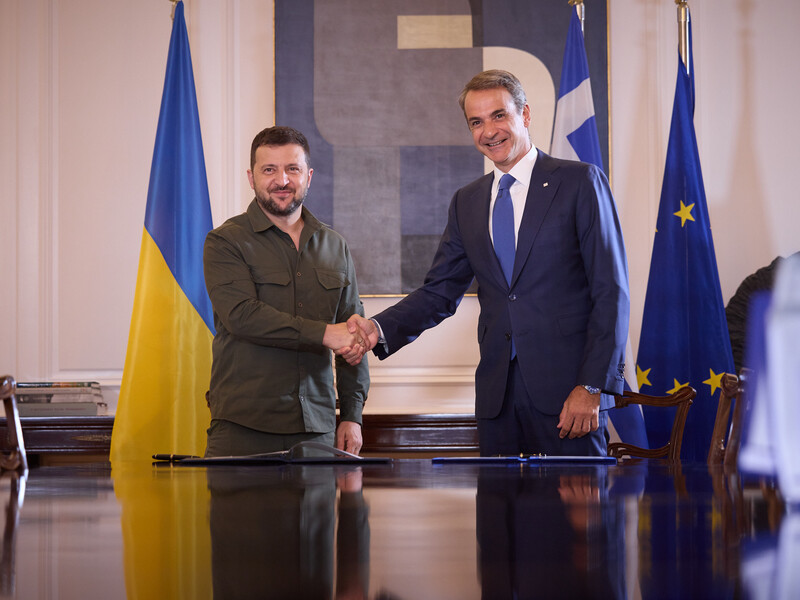 "Безопасность Украины жизненно важна". Греция подписала декларацию о поддержке членства Украины в НАТО