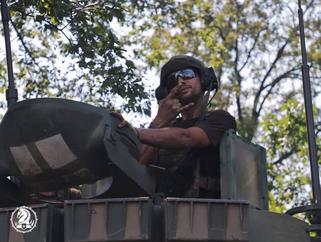 Українські військові з боєм увійшли в Роботине Запорізької області, місцевих жителів евакуйовують на Bradley