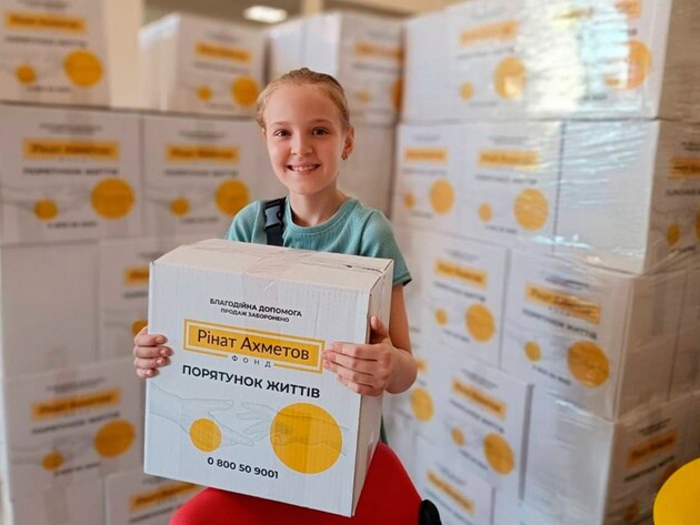 Гуманитарную помощь от Фонда Рината Ахметова получают жители Новогродовки