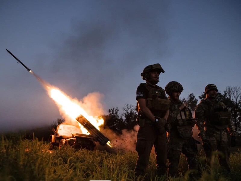 Російські окупанти атакують на двох напрямках, українська армія – на одному. Дані Генштабу ЗСУ