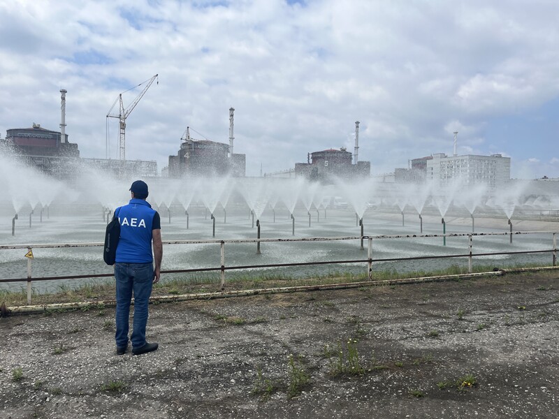 Эксперты МАГАТЭ еще ожидают от оккупантов доступа на крыши четырех энергоблоков ЗАЭС. Ранее обнаруженные на станции мины остались на месте
