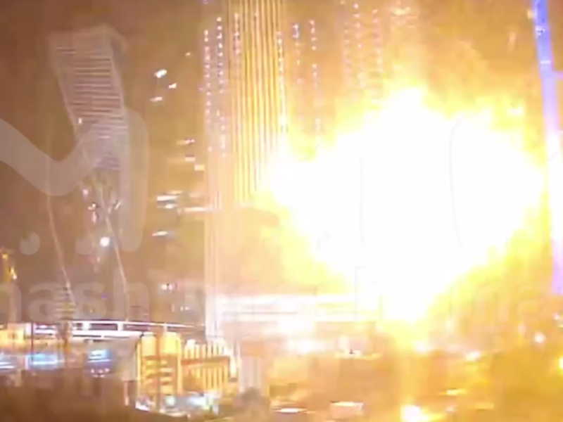 "Яркая вспышка, взрыв, дым. Взрыв был очень сильный". В здание "Москва-Сити" врезался беспилотник. Видео 