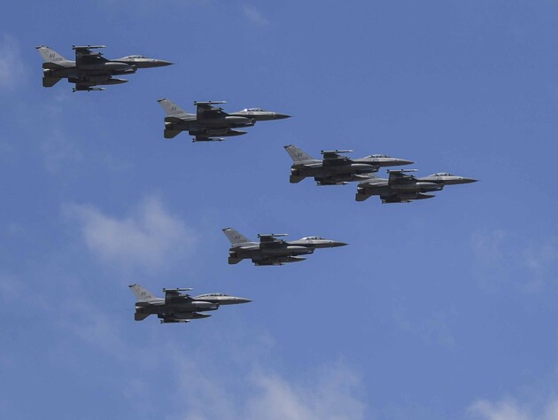 Первые 18 истребителей F-16 от Нидерландов Украина получит после обучения на них пилотов – Зеленский