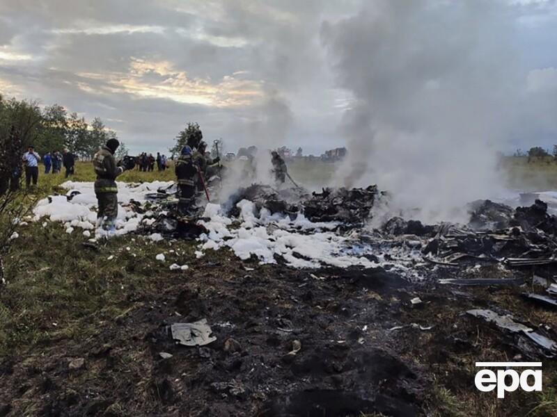 Росавиация опубликовала список пассажиров и экипажа разбившегося самолета Пригожина. СМИ сообщили об обнаружении останков всех 10 человек