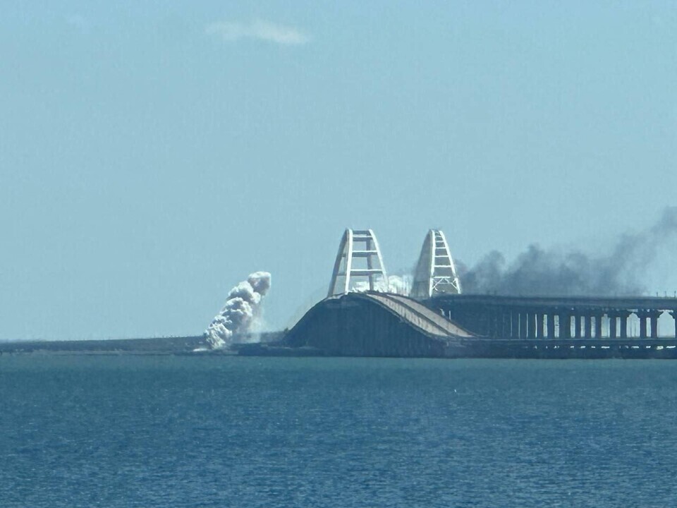 Буданов про вибухи біля Кримського мосту в серпні: Була інша ціль. Росіяни вірять, що йшло в міст, – хай вірять