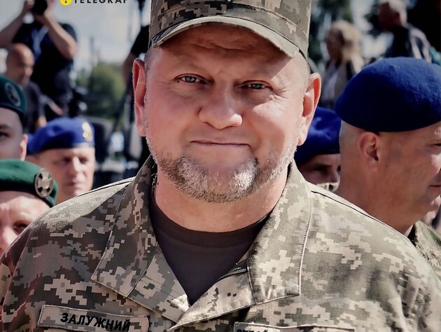 Общался с Резниковым и Клименко, обнимался с военными. В сети показали новые фото Залужного со Дня Независимости