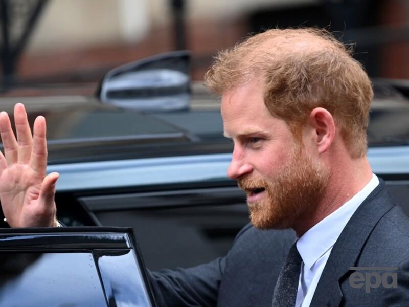 СМИ обсуждают последние кардинальные изменения во внешности принца Гарри. Фото до после