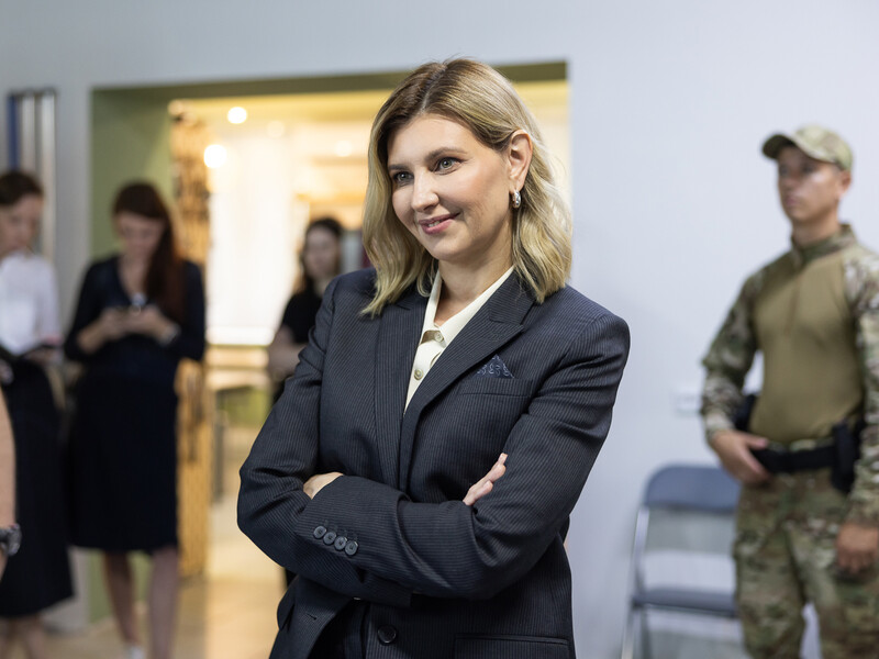 Стилист Зеленской объяснила, почему первая леди Украины предпочитает платьям брючные костюмы