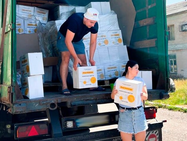 В черкасском хабе для переселенцев из Бахмута продолжается выдача помощи от Фонда Рината Ахметова